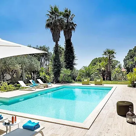 In With Pool And Garden Villa Salemi